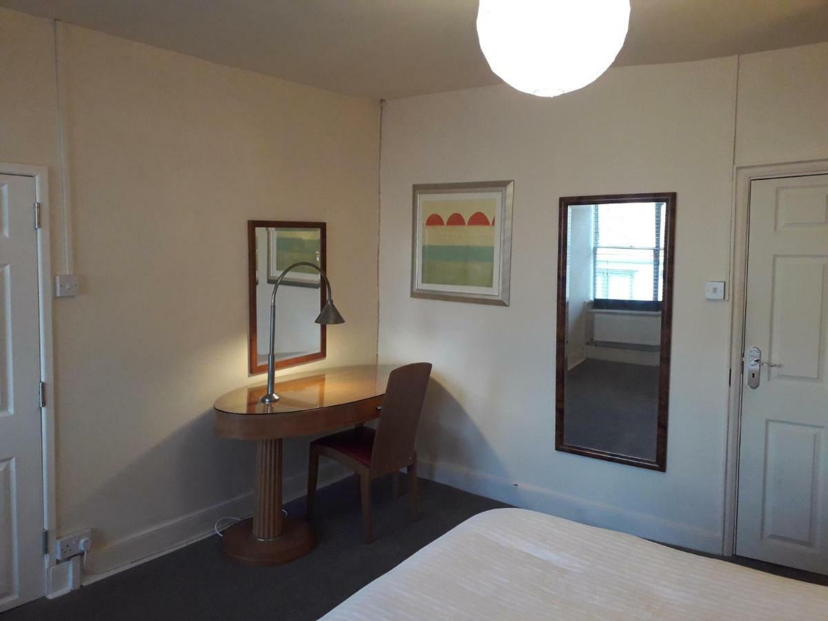 The Red Lion Apartment Newent Luaran gambar